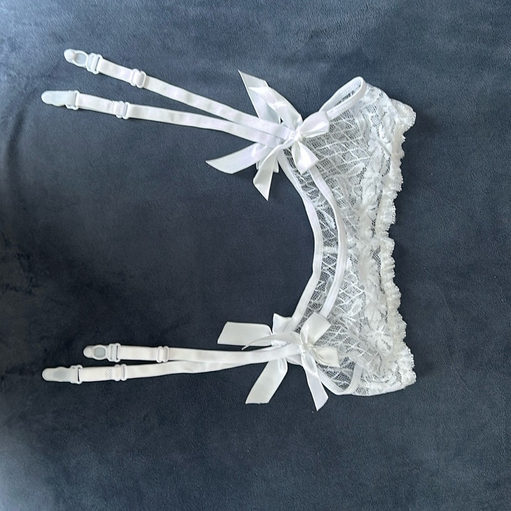 One size garter belt